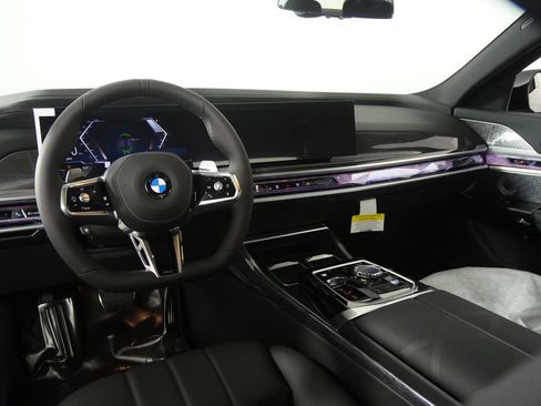 Used 2026 BMW 760i xDrive w/ Executive Package image 19