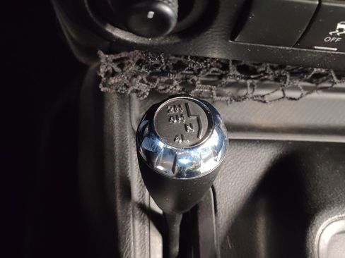 Used 2015 Jeep Wrangler Unlimited Sahara w/ Connectivity Group AWD/4WD image 25