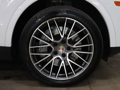 Used 2022 Porsche Cayenne Platinum Edition AWD/4WD image 40