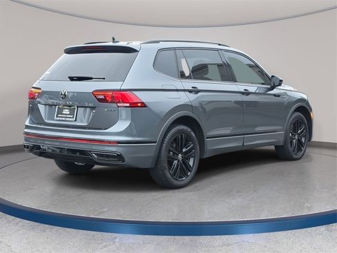 Used 2022 Volkswagen Tiguan SE R-Line image 6
