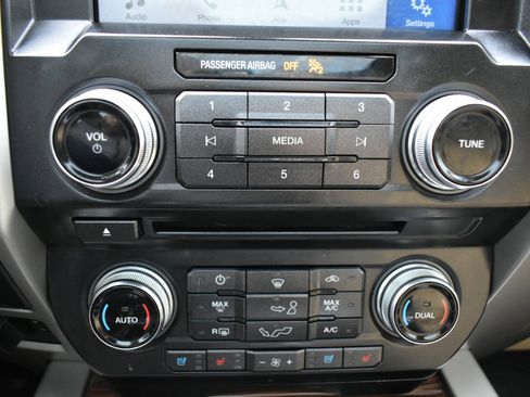 Used 2016 Ford F150 Lariat w/ Equipment Group 502A Luxury image 23