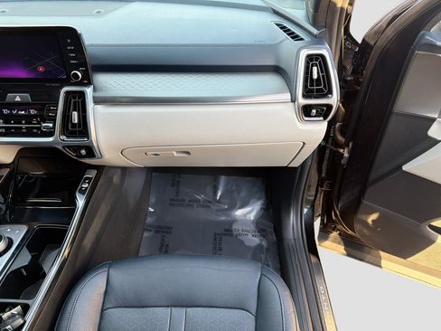 Used 2022 Kia Sorento SX Prestige w/ Panoramic Sunroof Package image 17