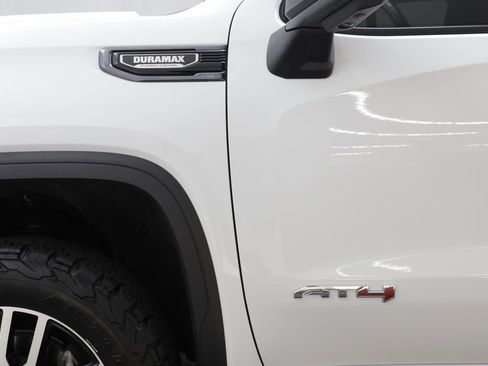 Used 2023 GMC Sierra 1500 AT4 w/ Technology Package AWD/4WD image 17