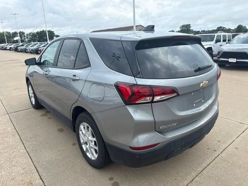 Used 2024 Chevrolet Equinox LS w/ LS Convenience Package FWD image 5