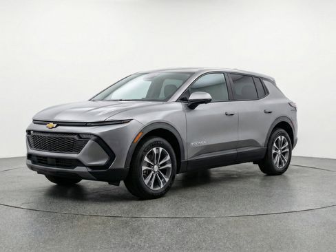 Used 2025 Chevrolet Equinox LT image 3