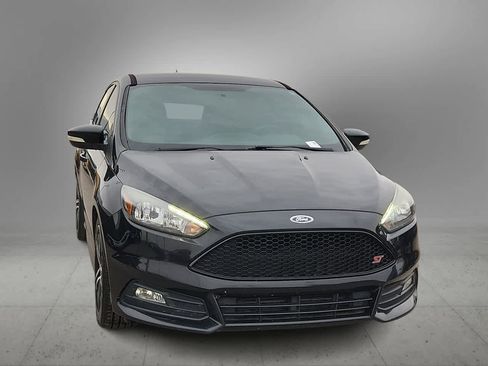 Used 2018 Ford Focus ST image 3