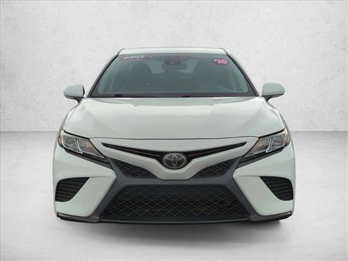Used 2018 Toyota Camry SE w/ Convenience Package image 2