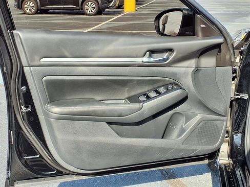 Used 2023 Nissan Altima 2.5 SV image 4