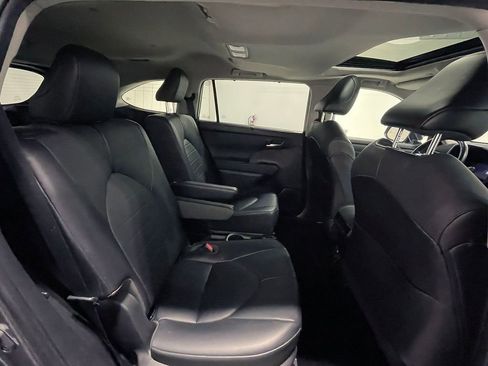 Used 2021 Toyota Highlander XLE image 26