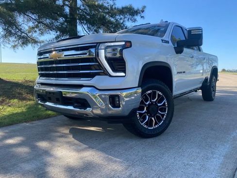 Used 2024 Chevrolet Silverado 2500 LTZ w/ LTZ Texas Edition AWD/4WD image 2