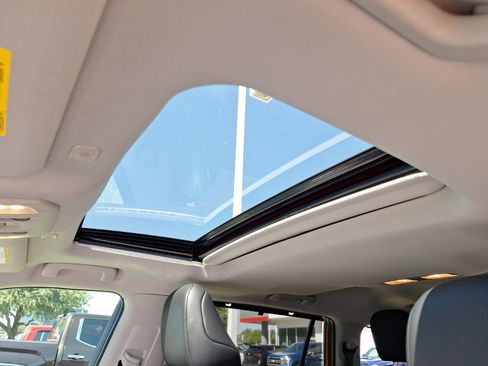 Used 2024 Toyota Highlander LE image 29