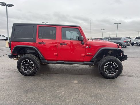 Used 2014 Jeep Wrangler Unlimited Sahara w/ Connectivity Group image 4