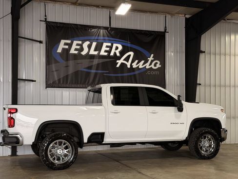 Used 2021 Chevrolet Silverado 2500 LT w/ All Star Edition AWD/4WD image 2