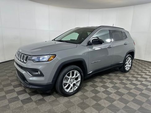 Used 2023 Jeep Compass Latitude AWD/4WD image 7
