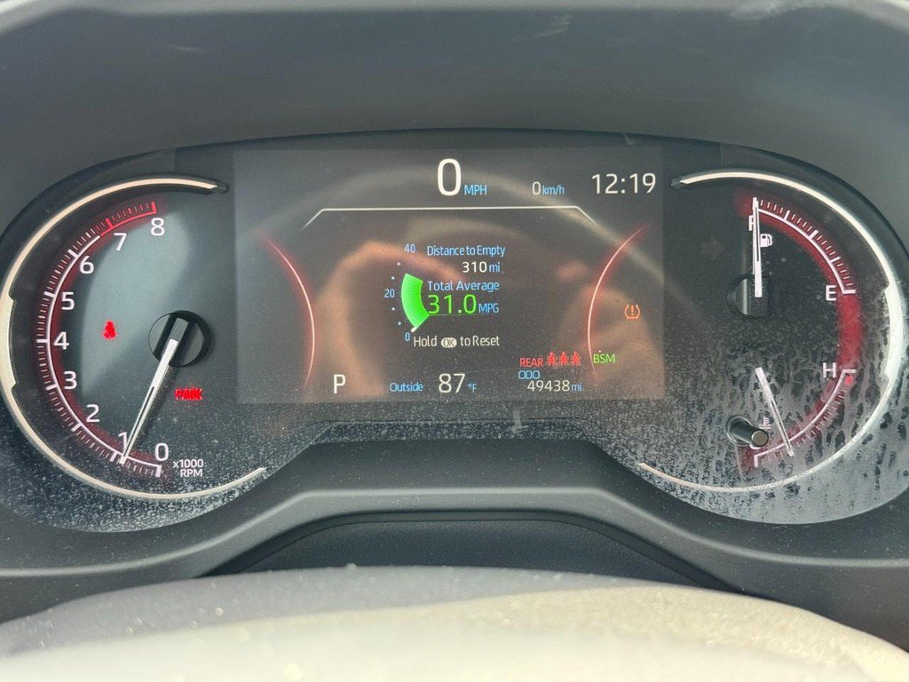Used 2025 Toyota RAV4 XLE FWD image 28