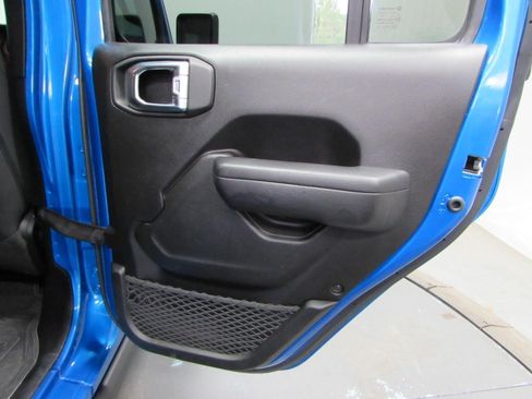 Used 2023 Jeep Gladiator Sport AWD/4WD image 18