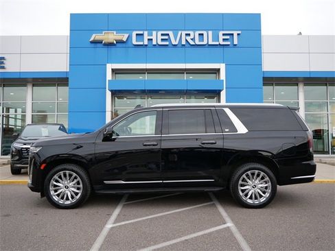 Used 2023 Cadillac Escalade ESV Premium Luxury image 4