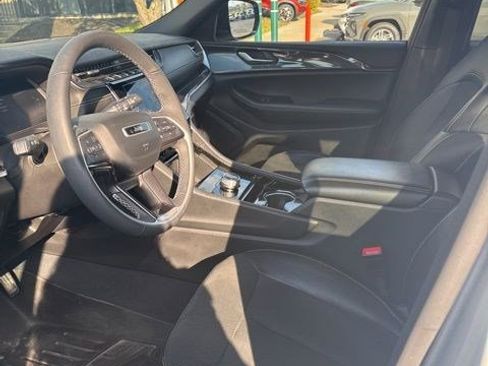 Used 2023 Jeep Grand Cherokee L Laredo image 2