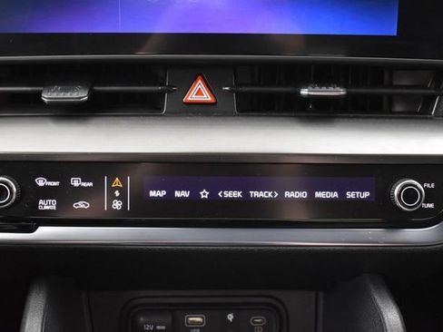 Used 2025 Kia Sportage EX FWD image 19