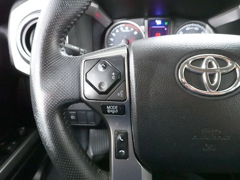 Used 2020 Toyota Tacoma SR5 RWD image 11