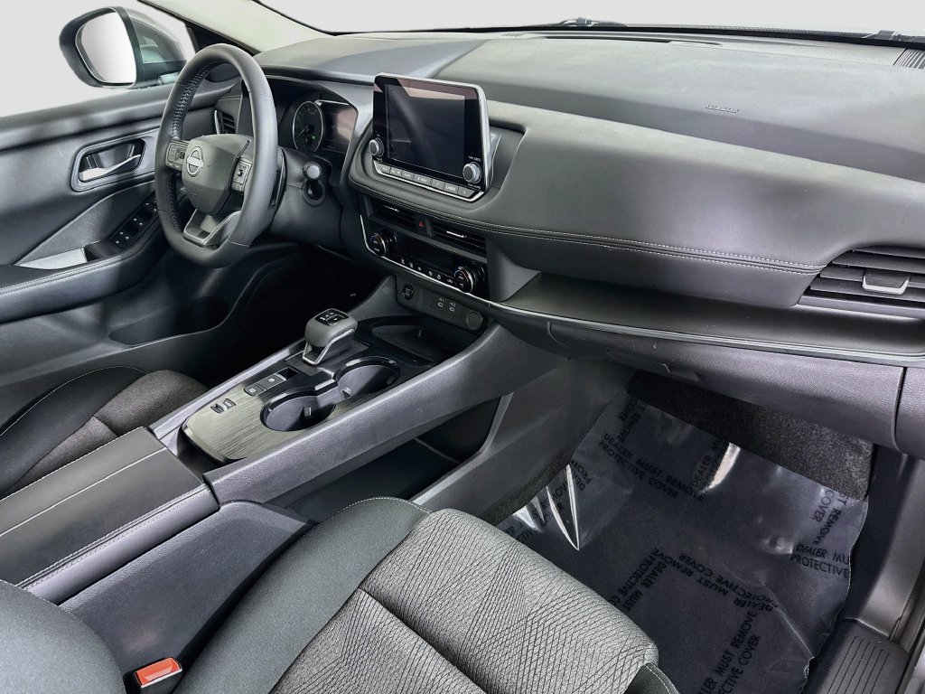 Certified 2025 Nissan Rogue SV FWD image 31