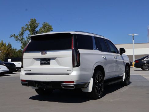 Used 2022 Cadillac Escalade Luxury w/ LPO, Floor Liner Package AWD/4WD image 7