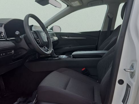 Used 2025 Toyota Camry LE FWD image 9