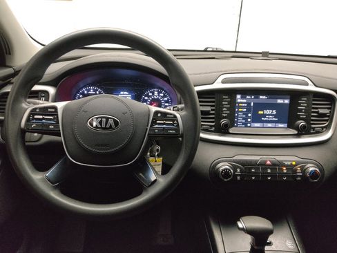 Used 2019 Kia Sorento LX image 22