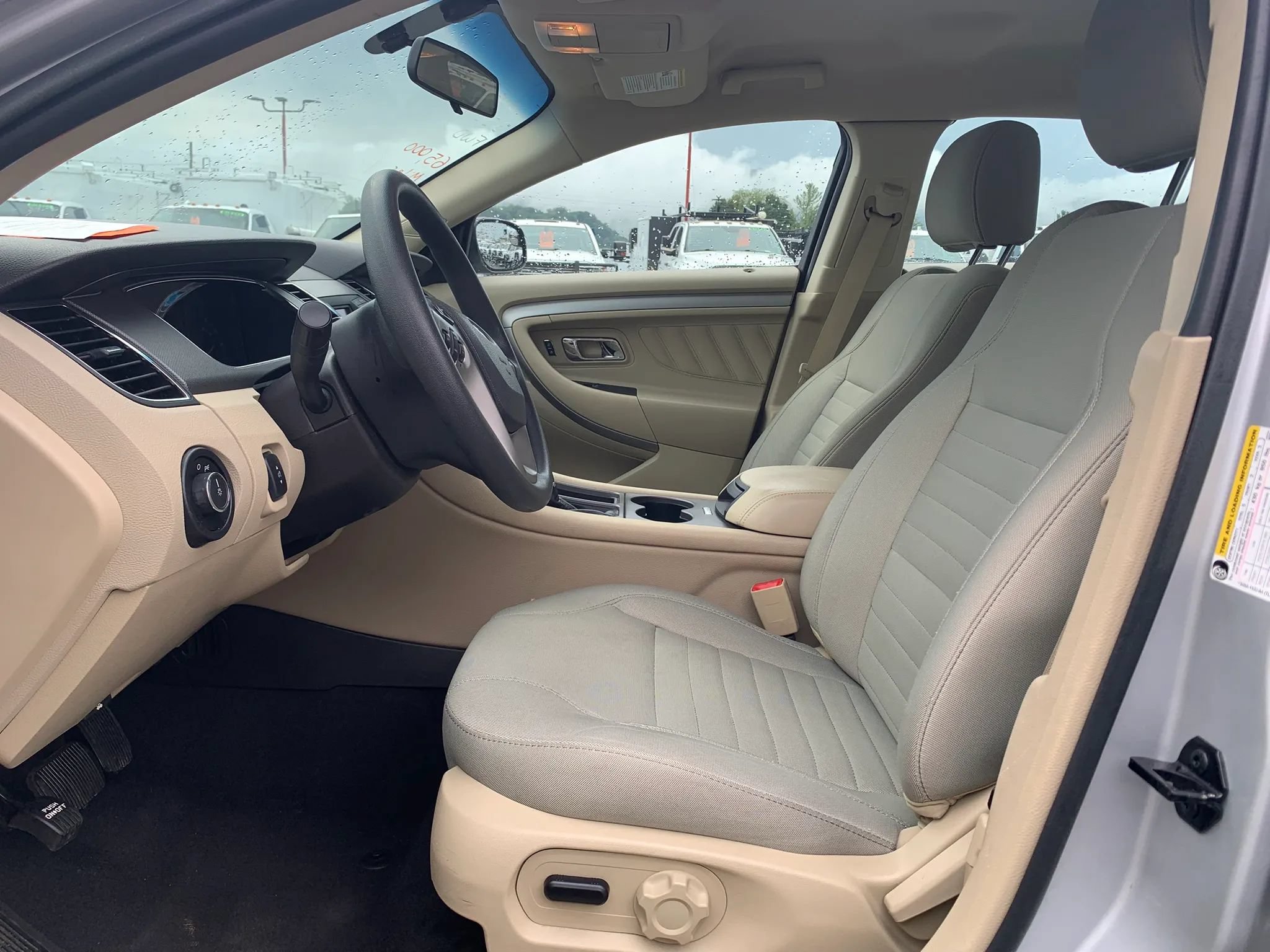 Used 2019 Ford Taurus SE FWD image 9