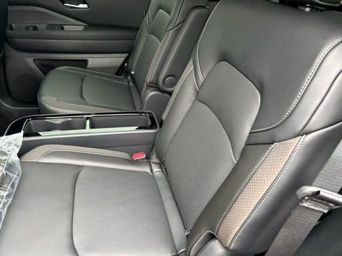 New 2026 Nissan Pathfinder SL w/ SL Premium Package image 5