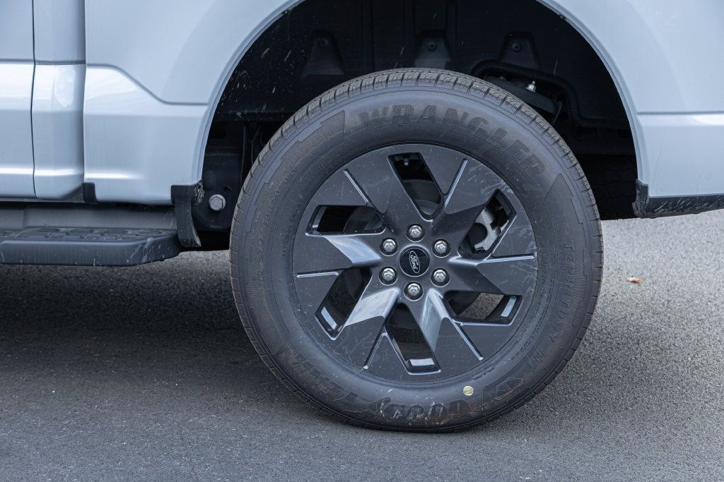 New 2025 Ford F150 Lightning Flash AWD/4WD image 27