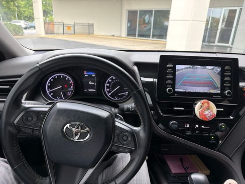 Used 2021 Toyota Camry SE FWD image 7