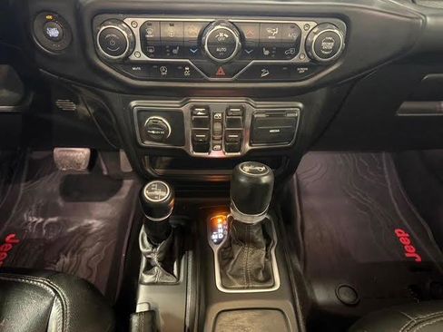 Used 2020 Jeep Wrangler Unlimited Sahara image 15