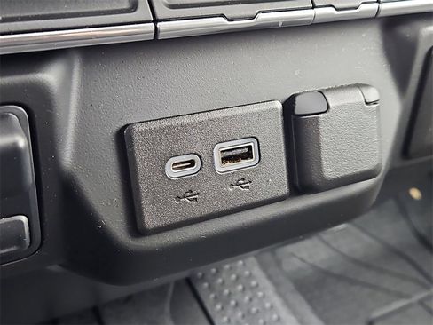 Certified 2022 Chevrolet Silverado 2500 Custom w/ Gooseneck/5TH Wheel Package image 13