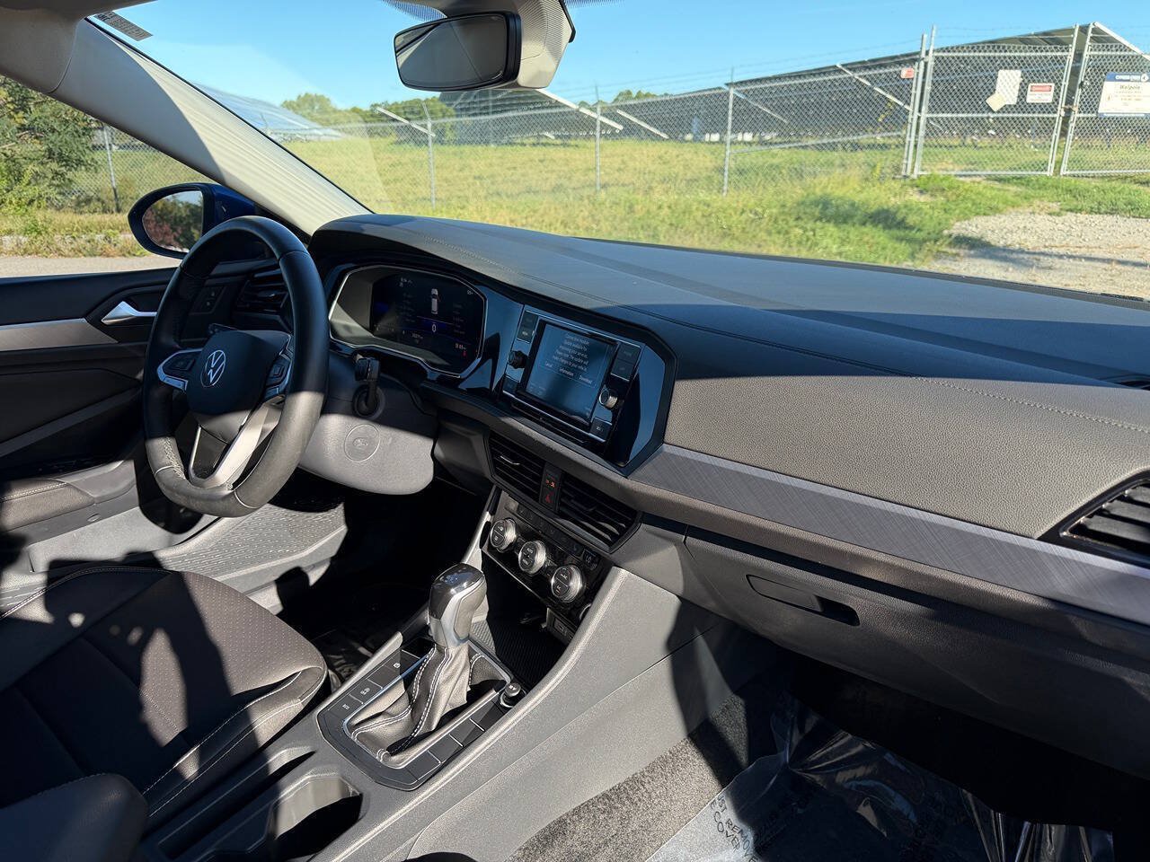 Used 2024 Volkswagen Jetta SE w/ Panoramic Sunroof Package FWD image 19