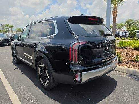 Certified 2023 Kia Telluride EX w/ EX Captain's Chair Package FWD image 11
