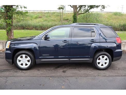 Used 2016 GMC Terrain SLE w/ Convenience Package FWD image 3