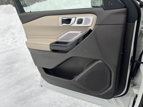 Used 2023 Ford Explorer Platinum w/ Technology Package image 15