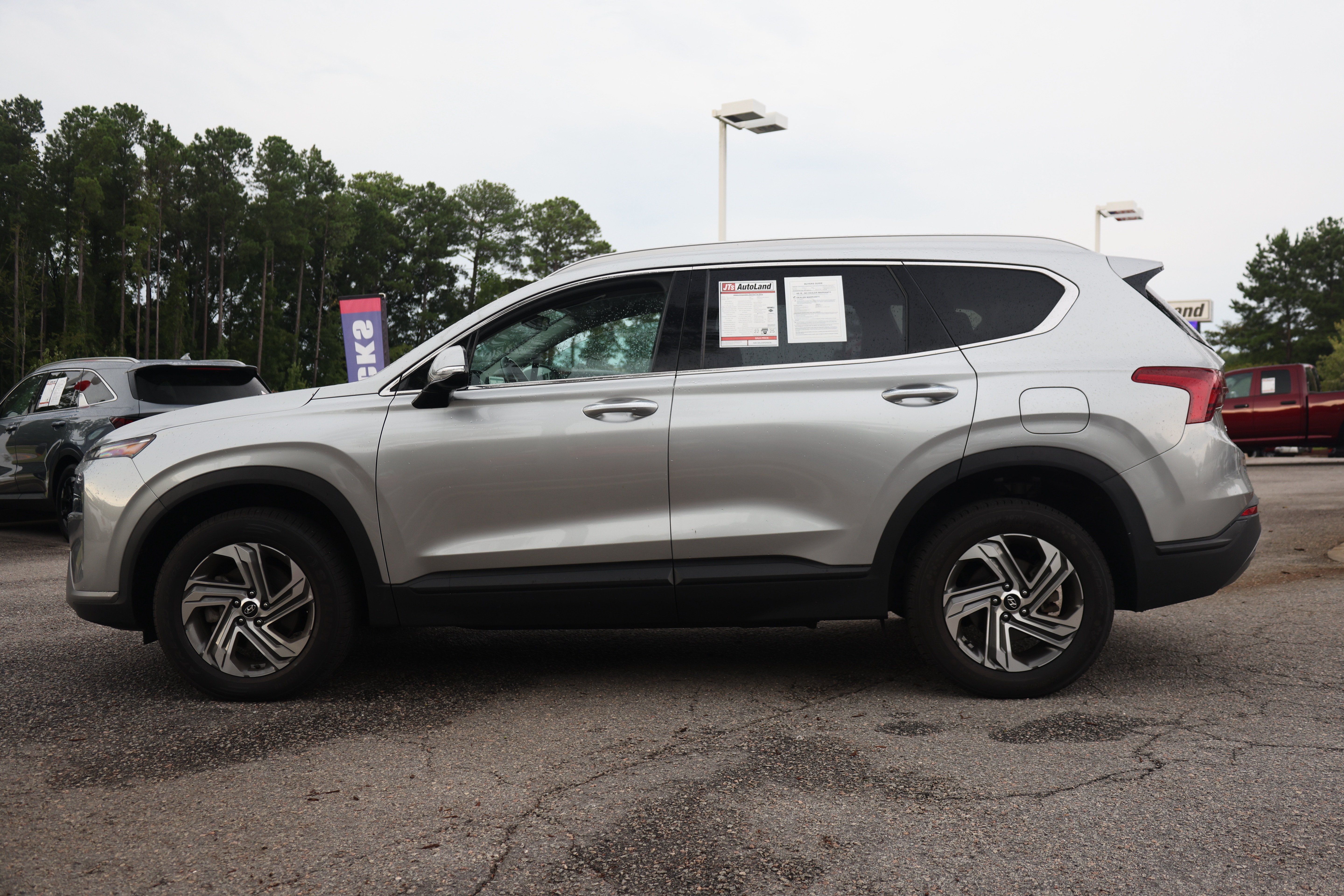 Used 2023 Hyundai Santa Fe SEL AWD/4WD image 2