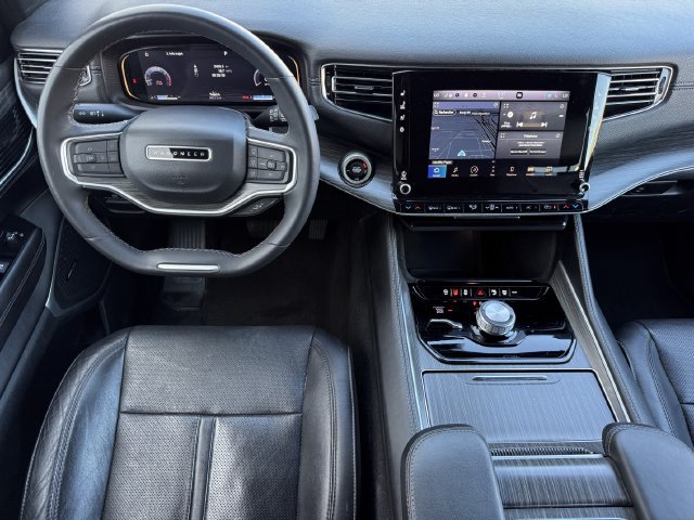 Used 2023 Jeep Wagoneer L Series II AWD/4WD image 11
