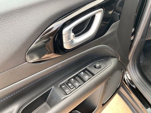 Used 2025 Jeep Compass Latitude w/ Altitude Special Edition image 23