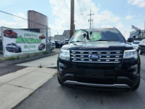 Used 2017 Ford Explorer XLT w/ Equipment Group 202A AWD/4WD image 3