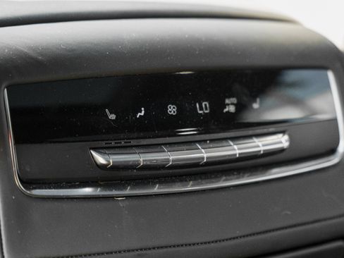 Used 2025 Cadillac Escalade ESV Sport Platinum w/ LPO, Floor Liner Package AWD/4WD image 27