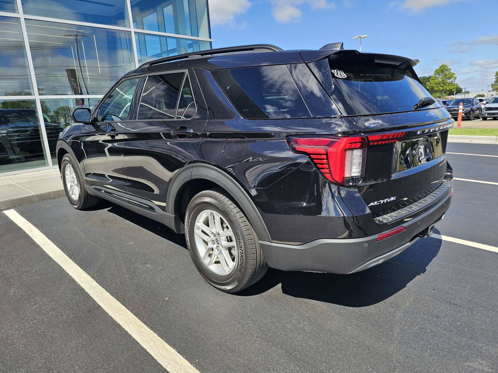Used 2026 Ford Explorer Active w/ Active Comfort Package RWD image 16