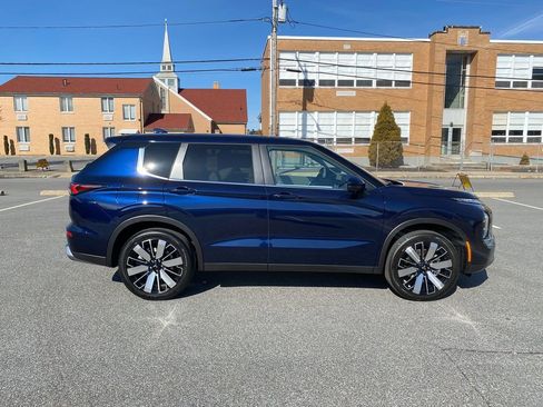 New 2025 Mitsubishi Outlander SE image 4