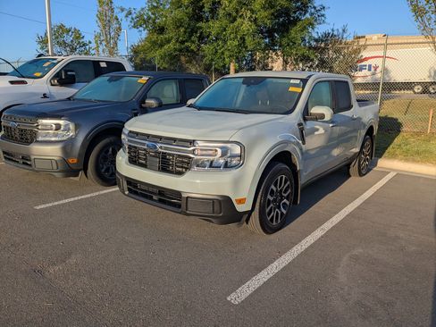 Used 2022 Ford Maverick Lariat w/ Lariat Luxury Package image 3