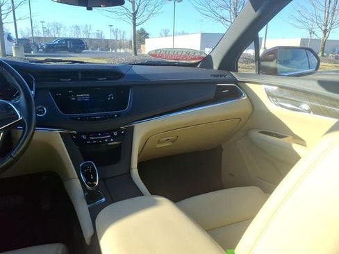 Used 2019 Cadillac XT5 Base image 12