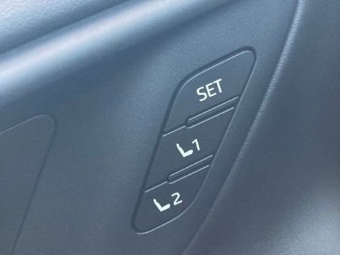 Used 2025 Toyota Crown Signia XLE image 39