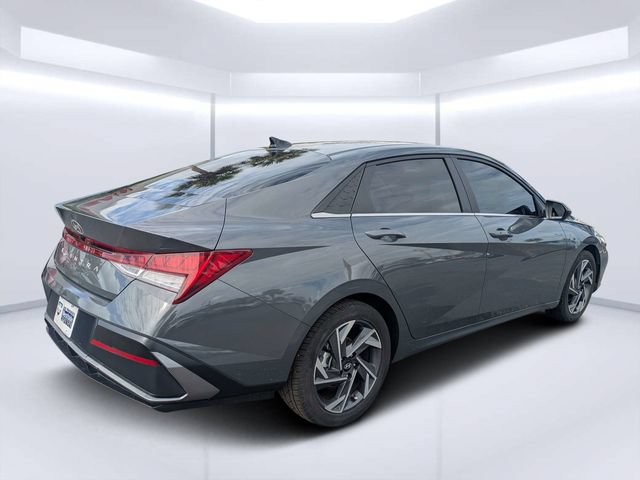 Used 2024 Hyundai Elantra SEL w/ Convenience Package FWD image 3