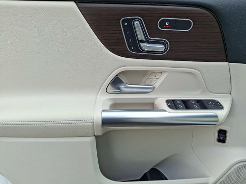 Used 2026 Mercedes-Benz GLA 250 4MATIC image 9